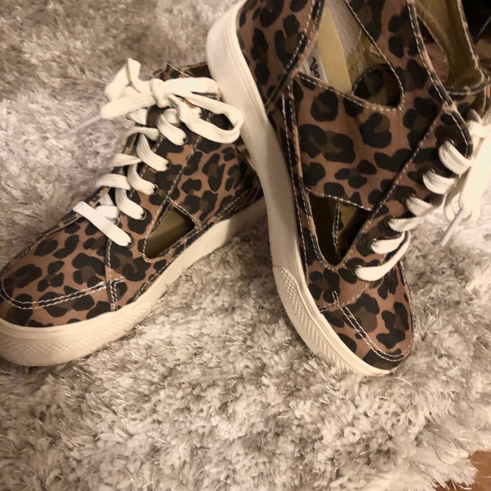 Size 6.5 wedge style lace up canvas sneaker by Very G. - Picture 2 of 5